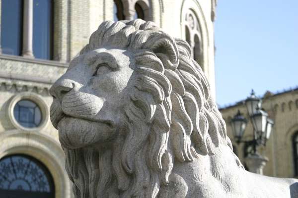 A lion statue on a headstone