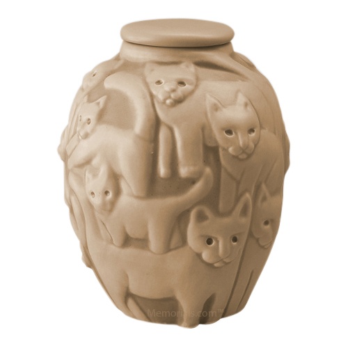 Clever Cat Straw Cremation Urn