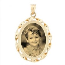 Cordon Yellow Gold Etched Pendant