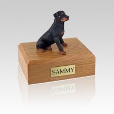 Rottweiler Sitting Medium Dog Urn