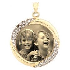 Treasure Yellow Gold Etched Pendant