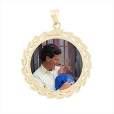 Wreath Yellow Gold Photo Pendant